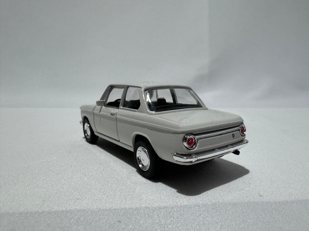 1:38 Welly BMW 2002ti 1966-1977 Weiẞ #010