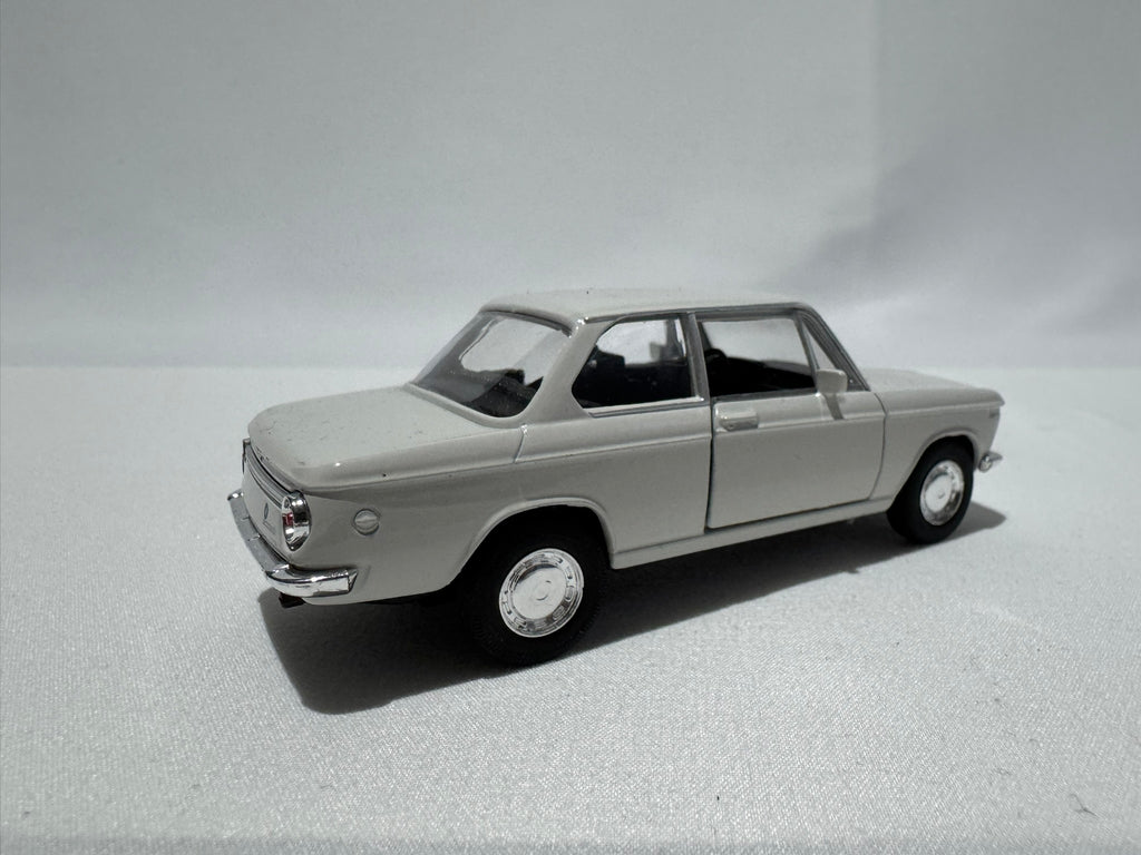 1:38 Welly BMW 2002ti 1966-1977 Weiẞ #010