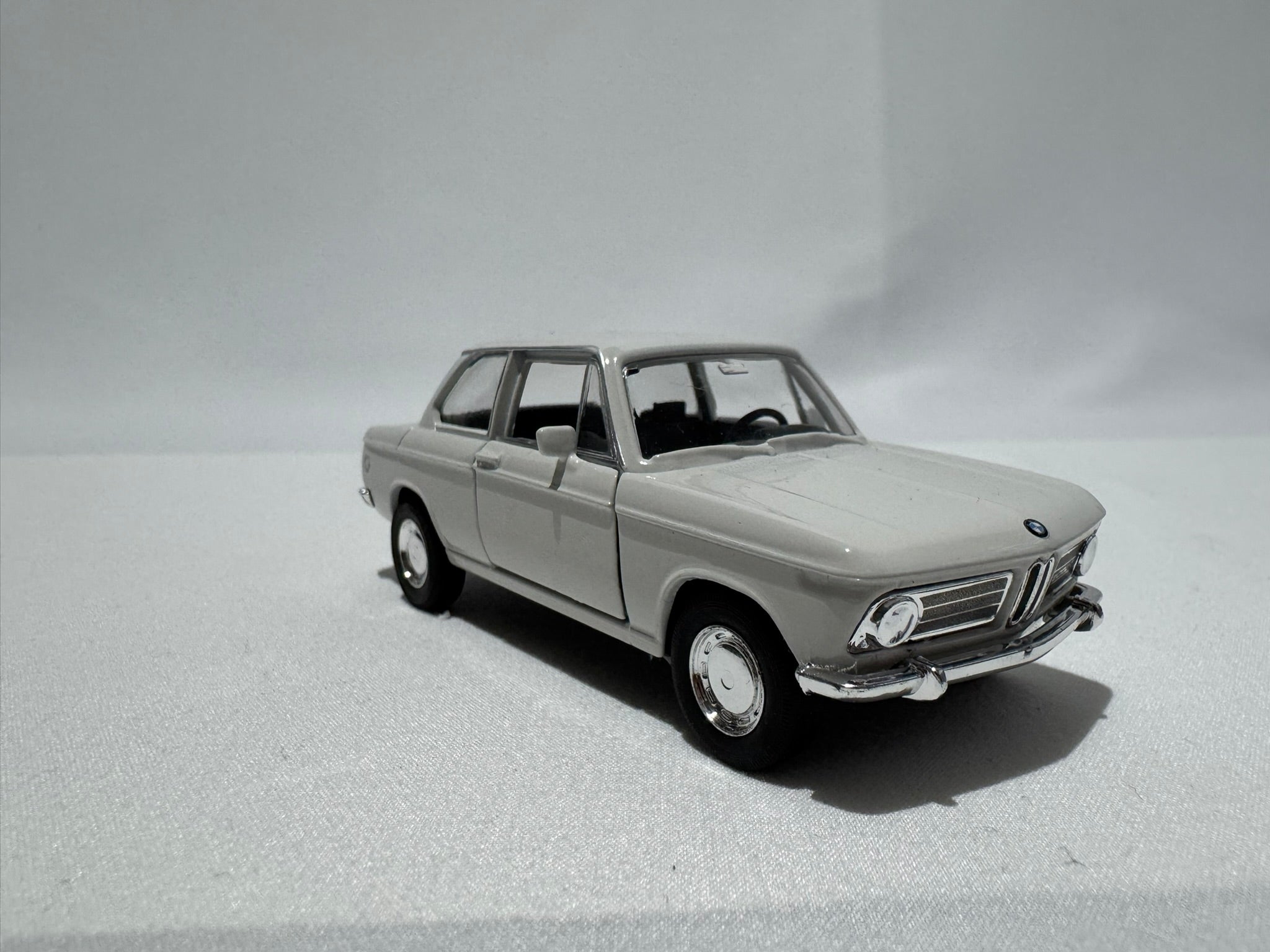 1:38 Welly BMW 2002ti 1966-1977 Weiẞ #010