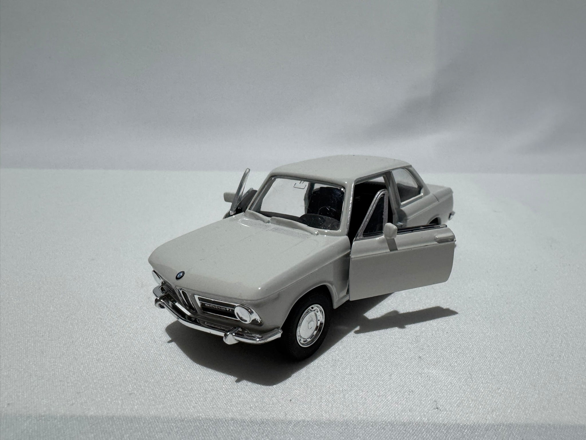 1:38 Welly BMW 2002ti 1966-1977 Weiẞ #010