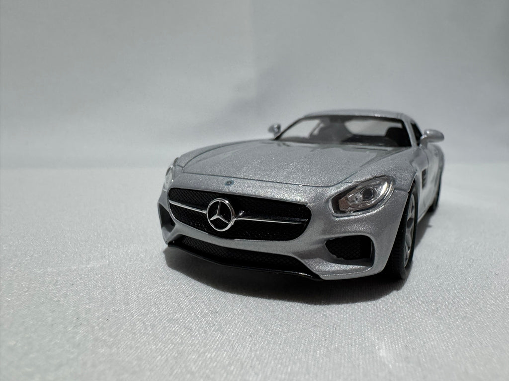 1:38 Welly Mercedes-Benz AMG GT 2015-2025 Silber #012