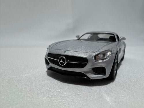 1:38 Welly Mercedes-Benz AMG GT 2015-2025 Silber #012