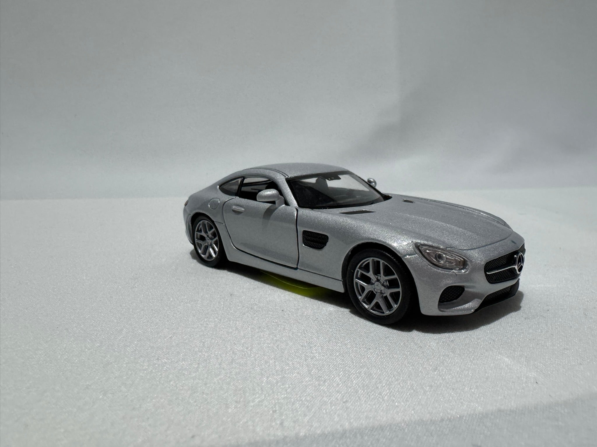 1:38 Welly Mercedes-Benz AMG GT 2015-2025 Silber #012