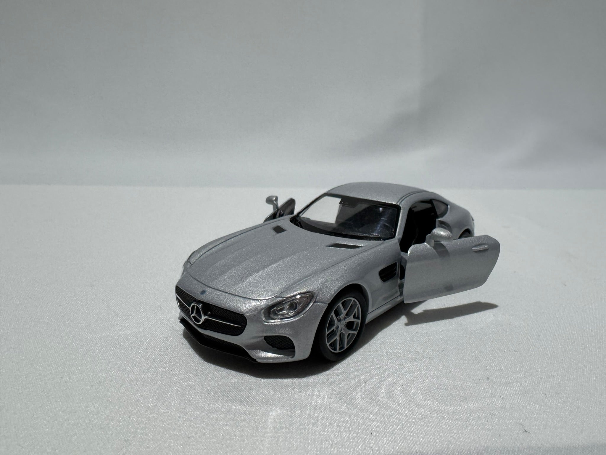 1:38 Welly Mercedes-Benz AMG GT 2015-2025 Silber #012