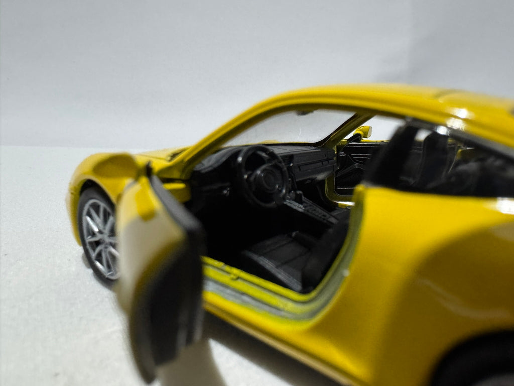 1:38 Welly Porsche 911(991) Carrera S 2011-2019 Gelb #017