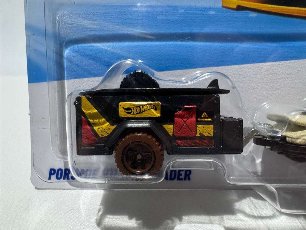 1:64 Hot Wheels Track Fleet Porsche 911 Off-Roader mit Wohnwagen #020