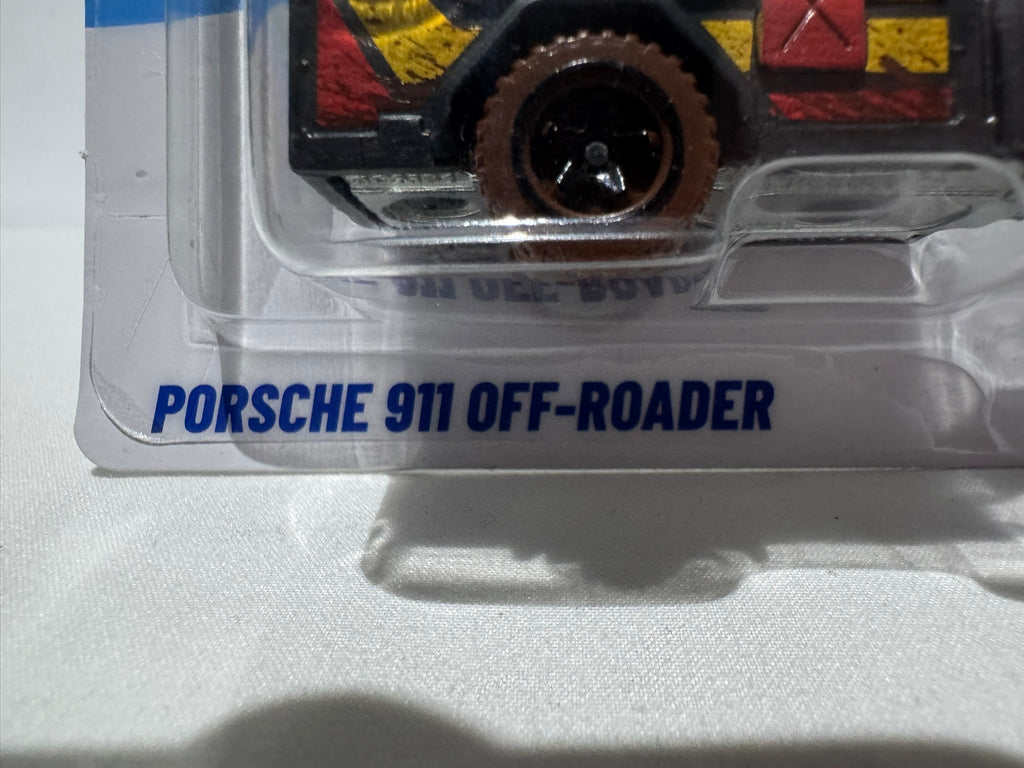 1:64 Hot Wheels Track Fleet Porsche 911 Off-Roader mit Wohnwagen #020