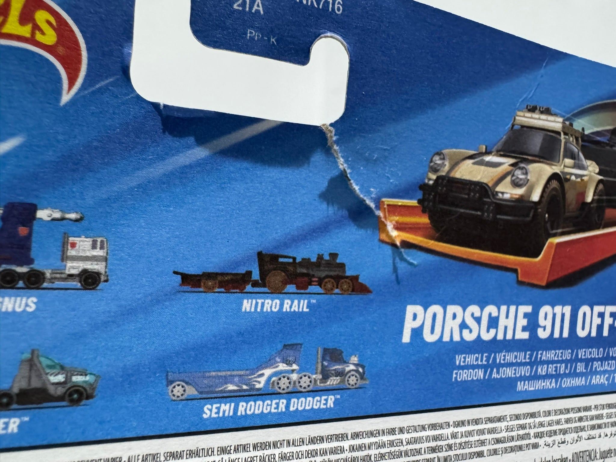 1:64 Hot Wheels Track Fleet Porsche 911 Off-Roader mit Wohnwagen #020