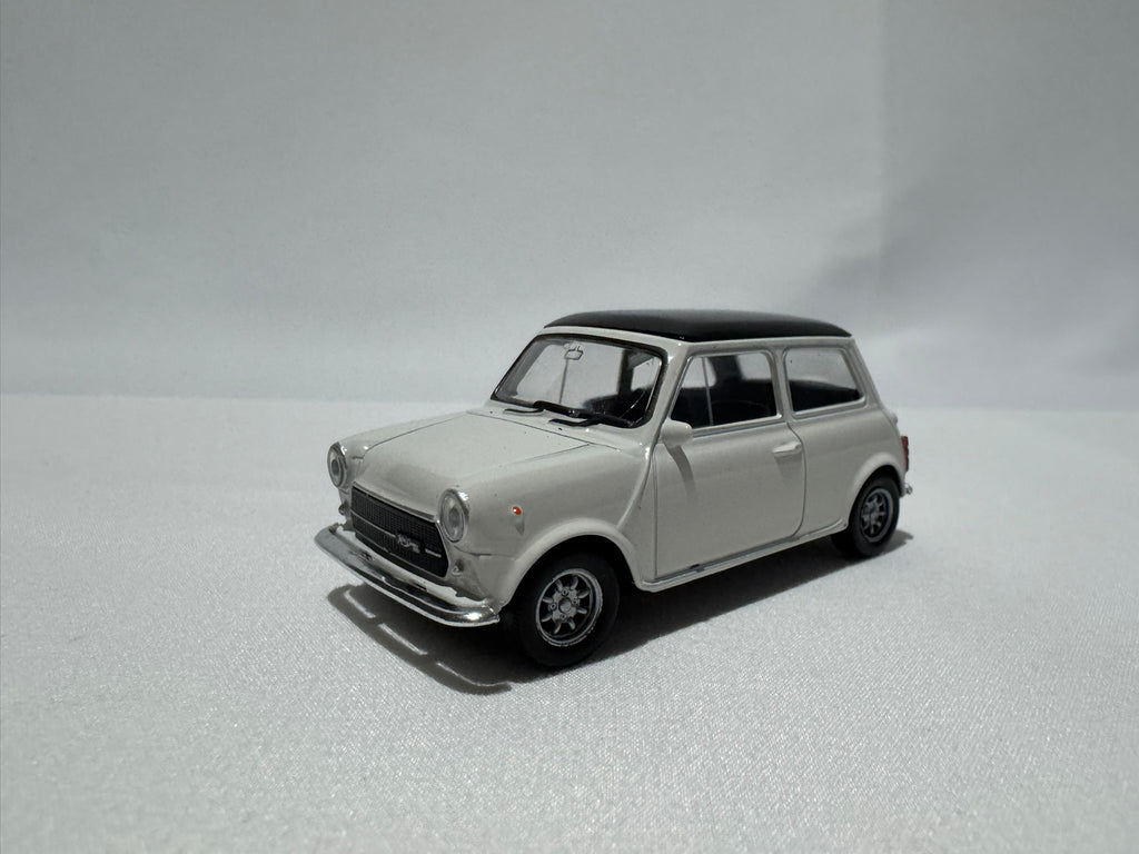 1:43 Welly Mini Cooper 1300 1990-1996 Weiß-Schwarz #022