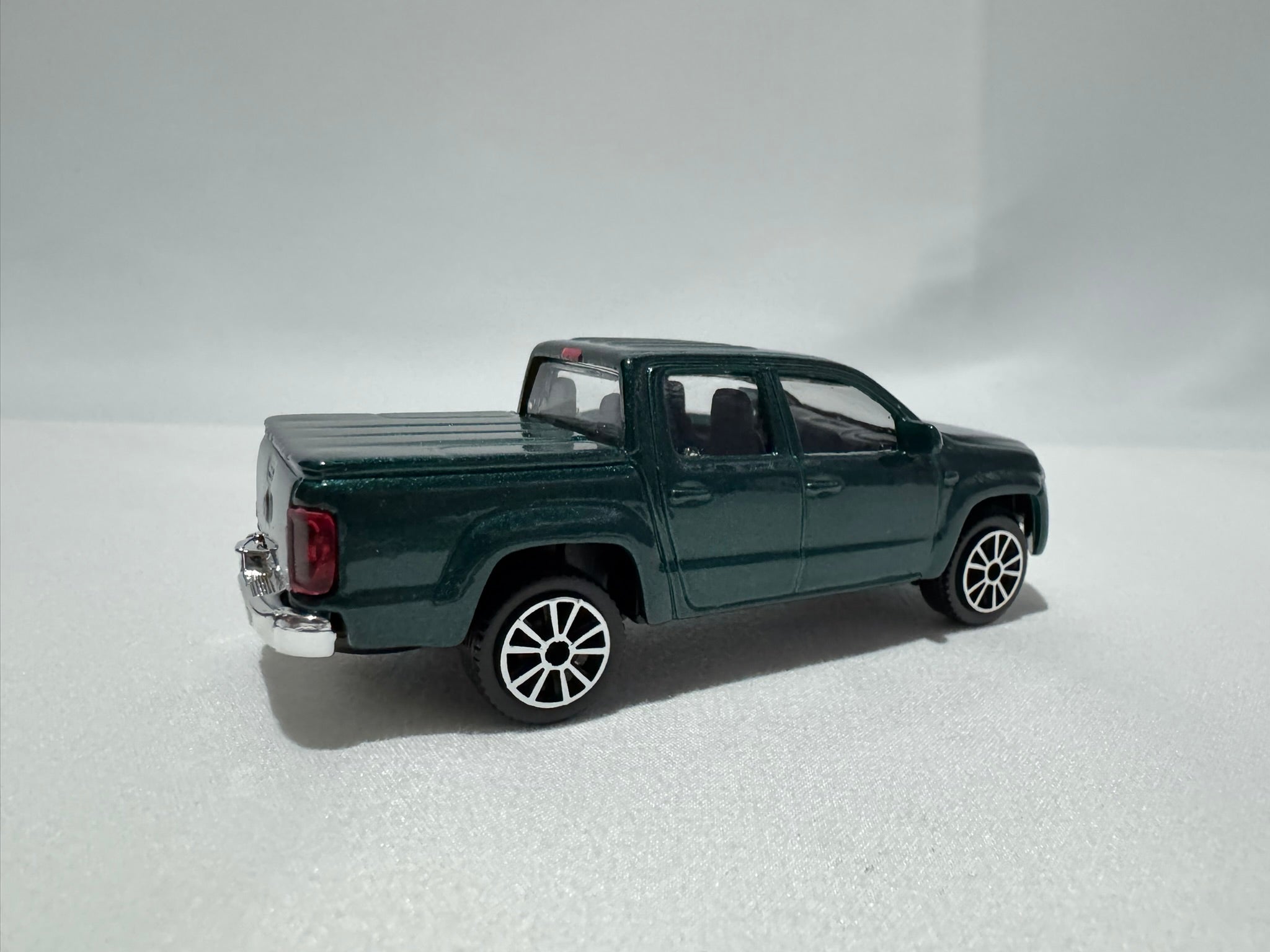 1:43 Bburago VW Volkswagen Amarok Grün #025