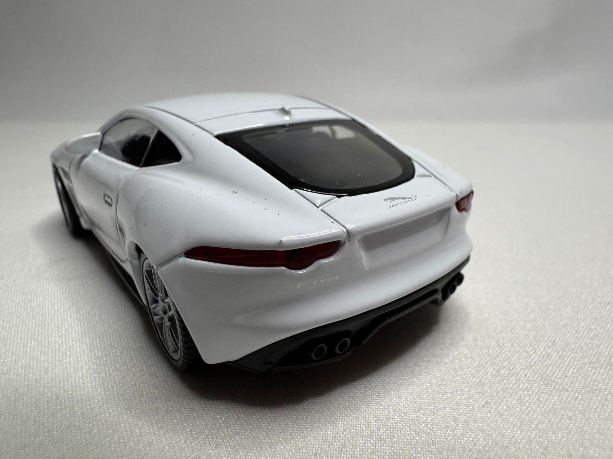 1:43 Welly Jaguar F-Type Coupe 2014-2019 Weiß #027
