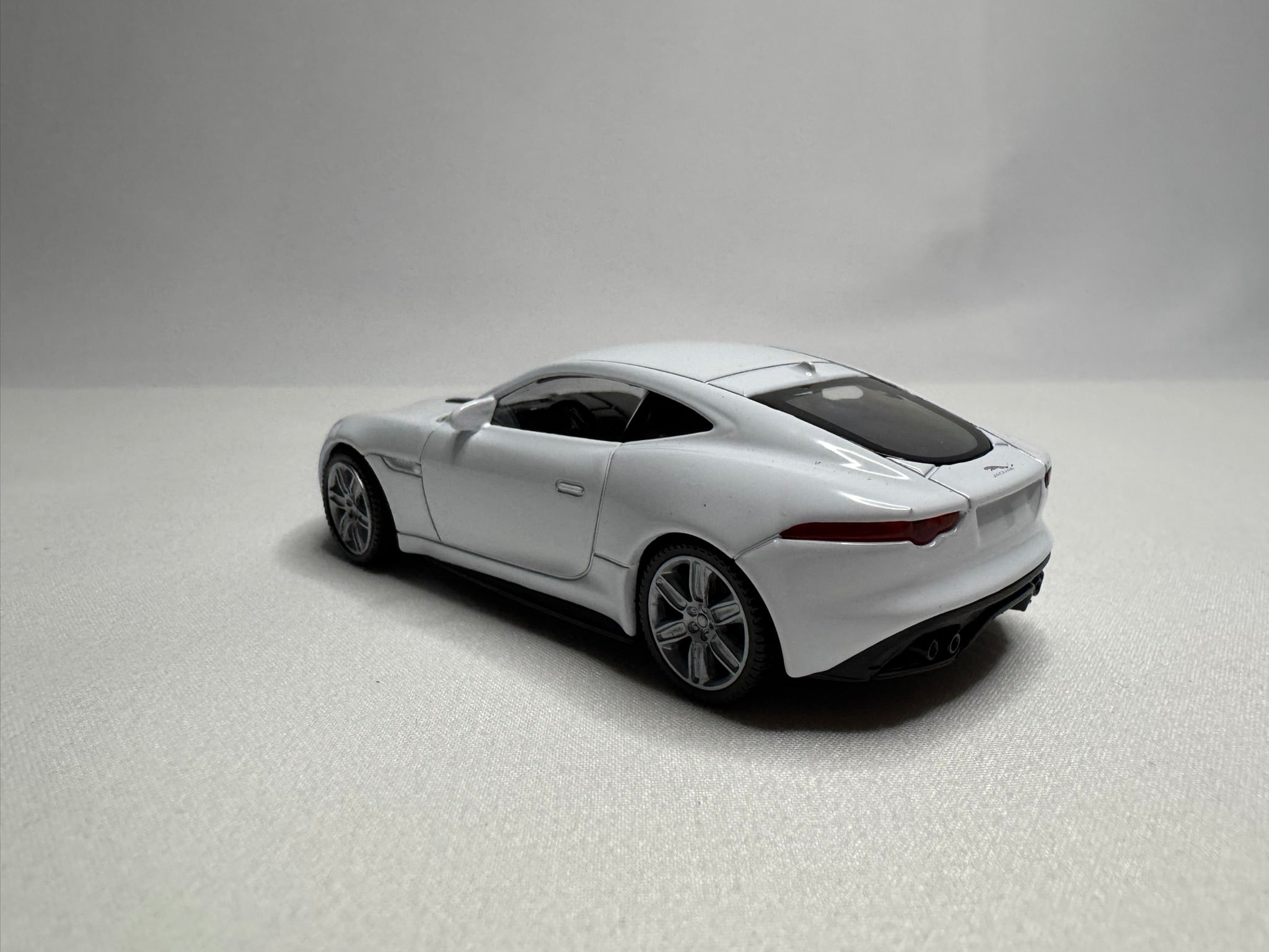 1:43 Welly Jaguar F-Type Coupe 2014-2019 Weiß #027