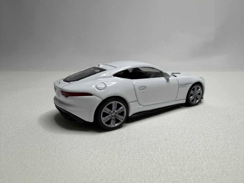1:43 Welly Jaguar F-Type Coupe 2014-2019 Weiß #027