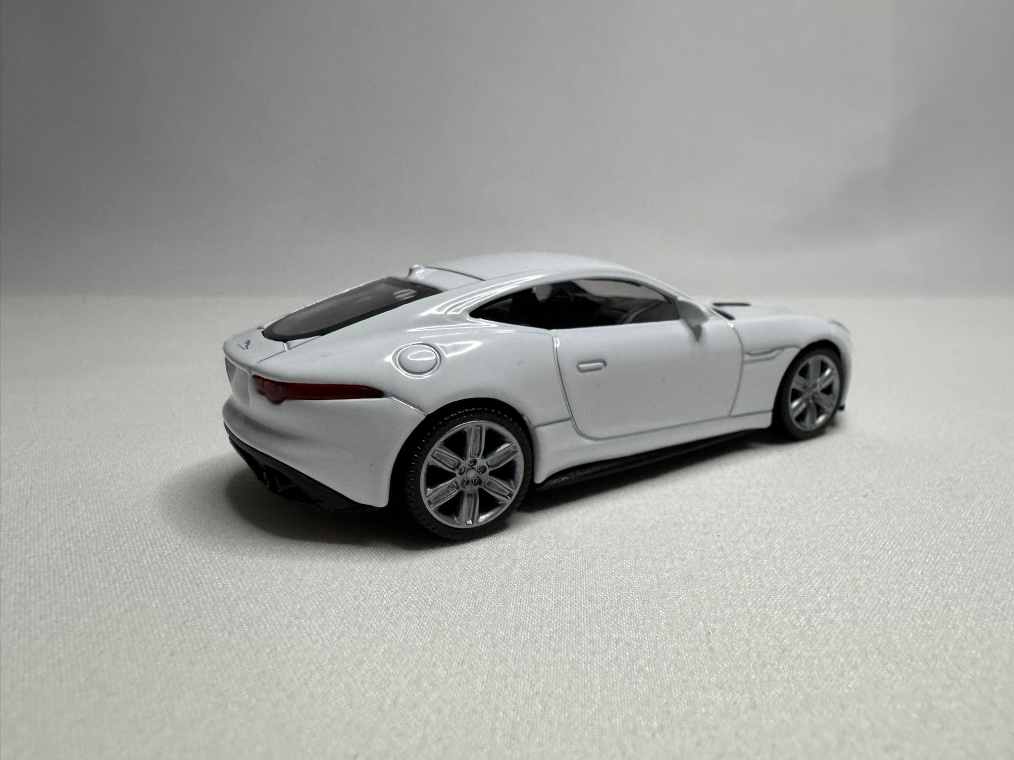 1:43 Welly Jaguar F-Type Coupe 2014-2019 Weiß #027