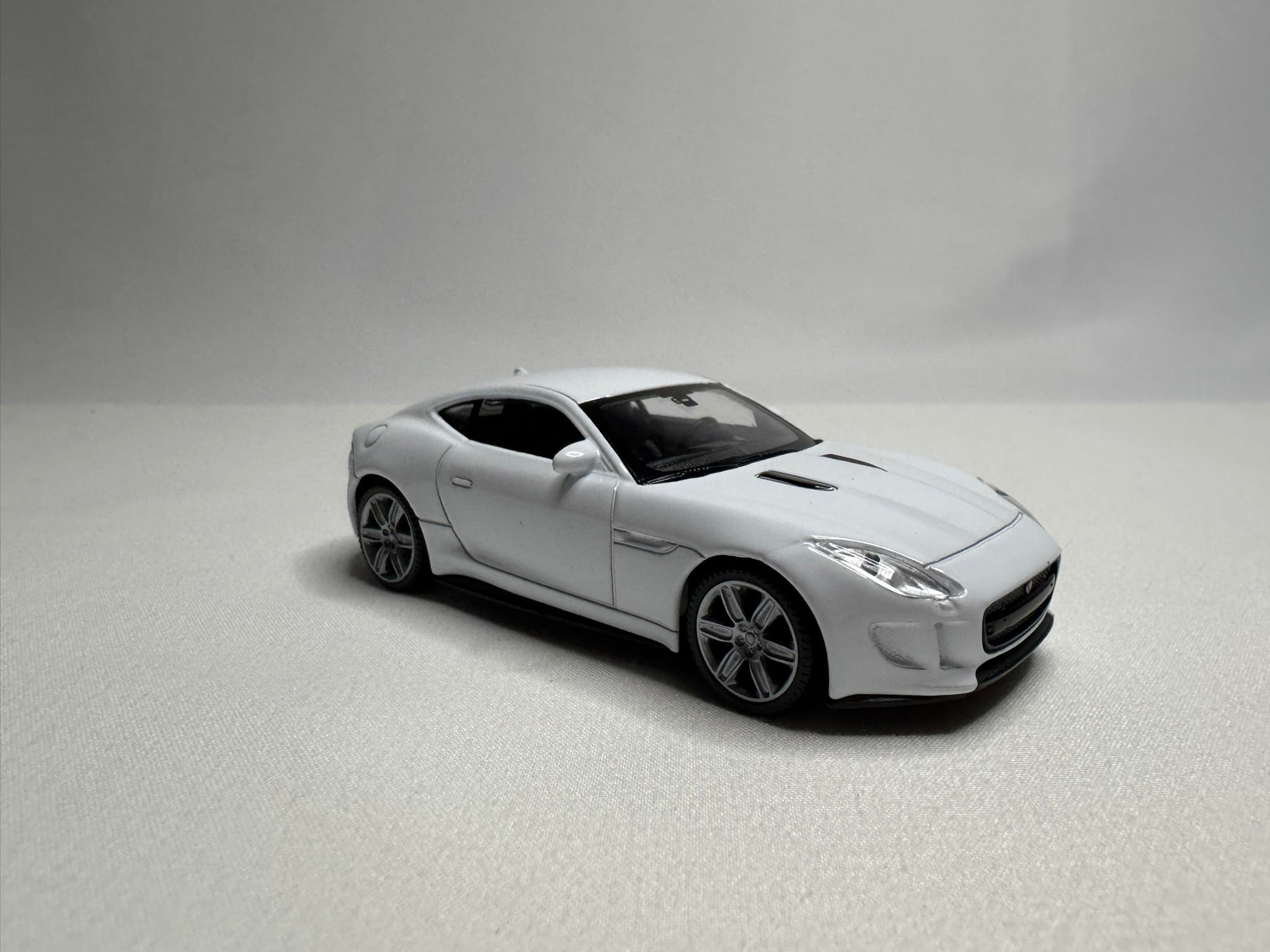1:43 Welly Jaguar F-Type Coupe 2014-2019 Weiß #027