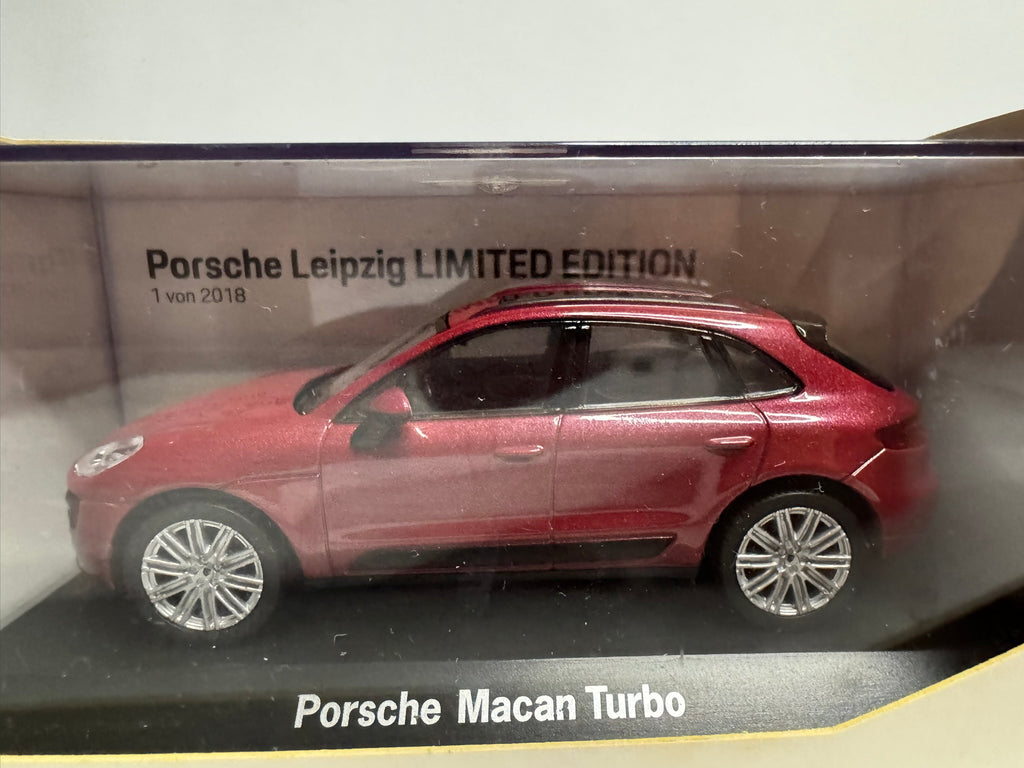 1:43 Porsche Händlermodelle Porsche Macan Turbo Limited Edition 1 von 2018 Rot #052