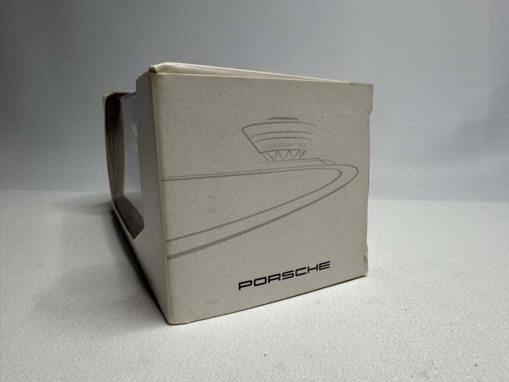 1:43 Porsche Händlermodelle Porsche Macan Turbo Limited Edition 1 von 2018 Rot #052
