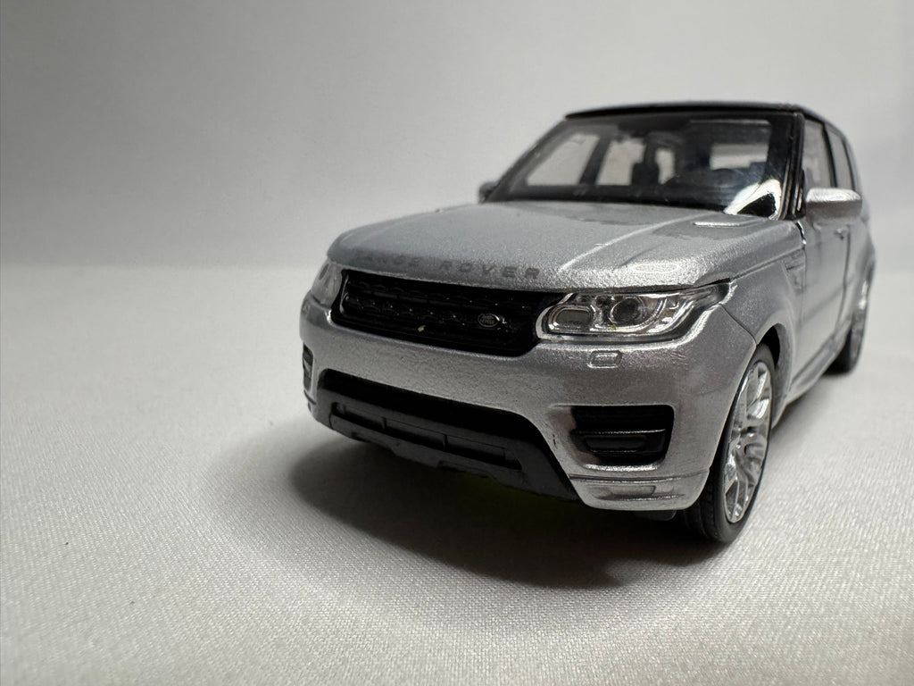1:38 Welly Range Rover Sport 2013-2022 L494 Silber-Schwarz #105