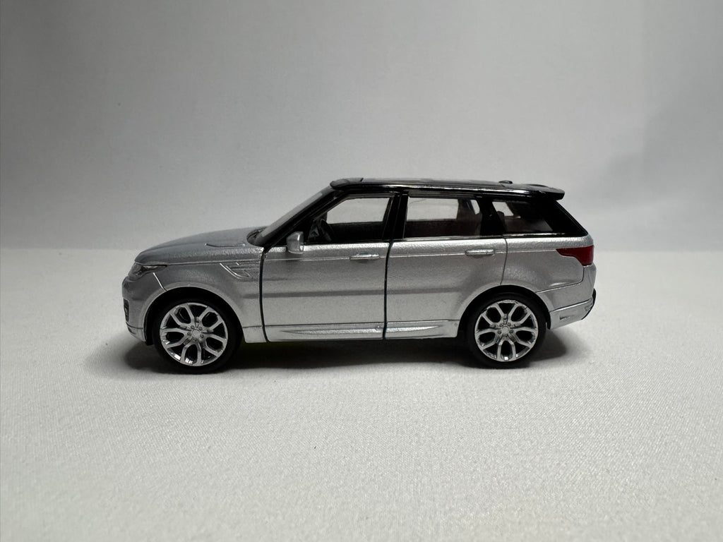 1:38 Welly Range Rover Sport 2013-2022 L494 Silber-Schwarz #105