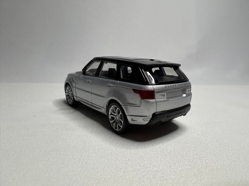 1:38 Welly Range Rover Sport 2013-2022 L494 Silber-Schwarz #105