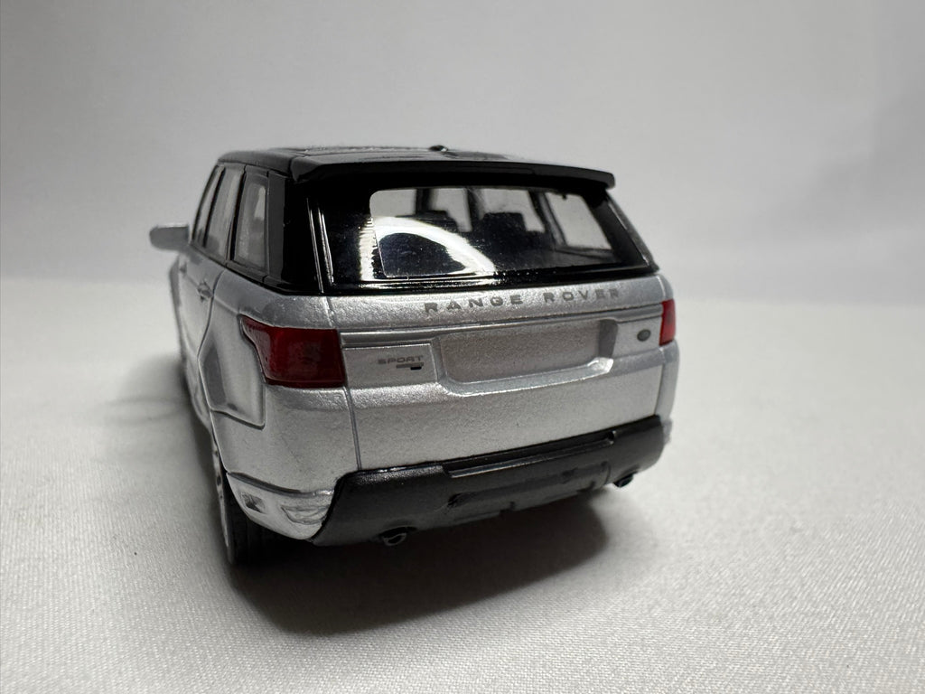 1:38 Welly Range Rover Sport 2013-2022 L494 Silber-Schwarz #105