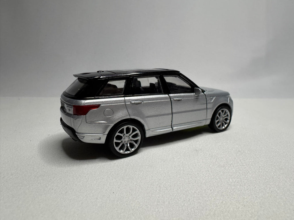 1:38 Welly Range Rover Sport 2013-2022 L494 Silber-Schwarz #105