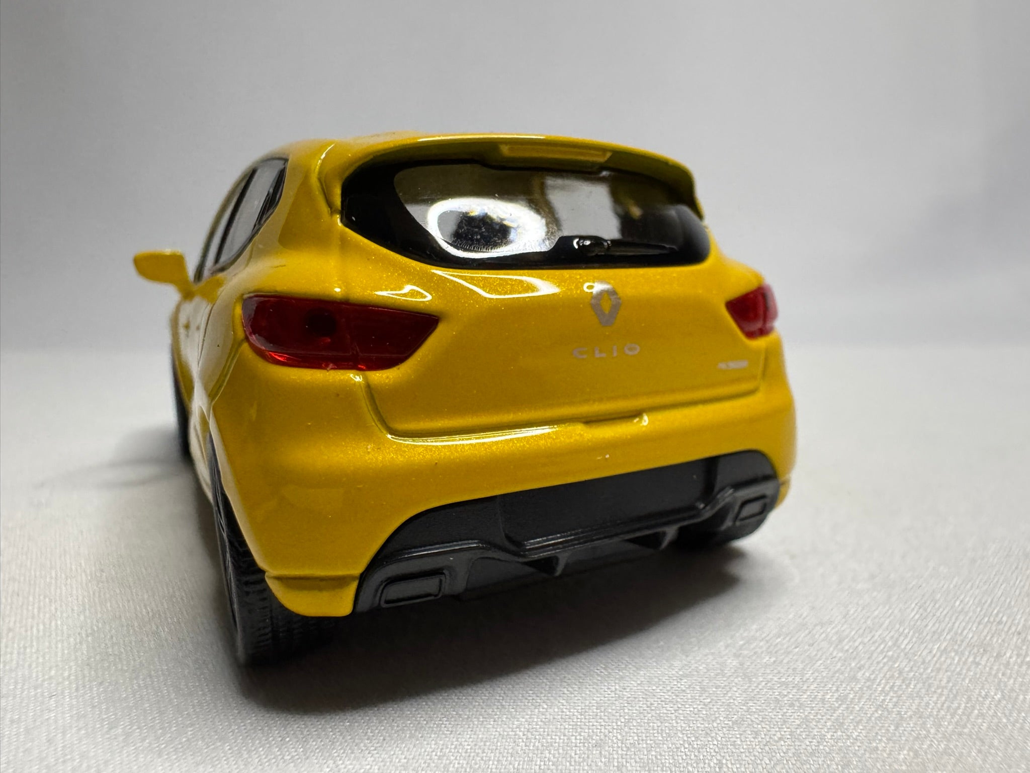 1:38 Welly Renault Clio IV Hatchback 2012-2020 Yellow #108
