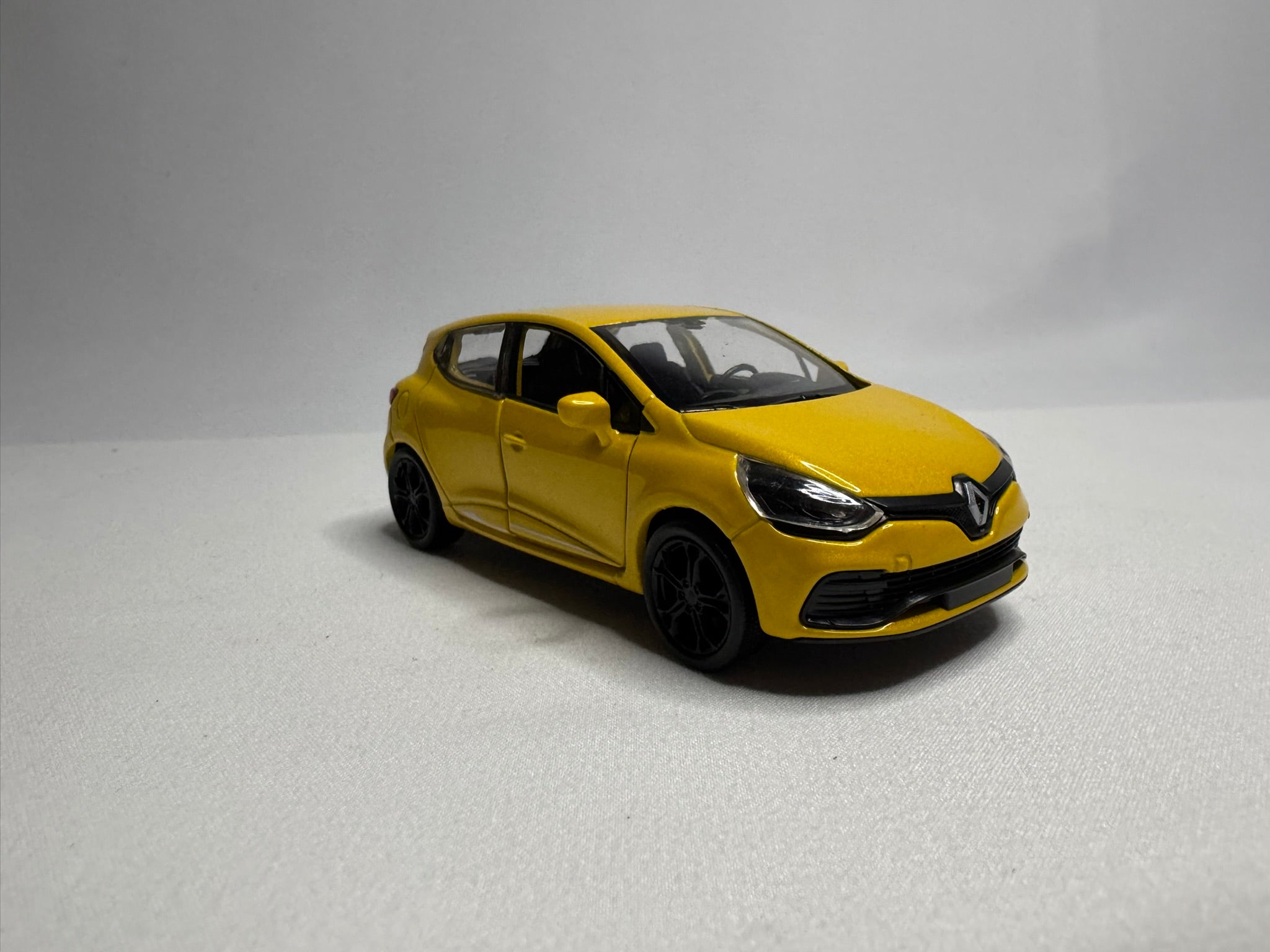 1:38 Welly Renault Clio IV Hatchback 2012-2020 Yellow #108