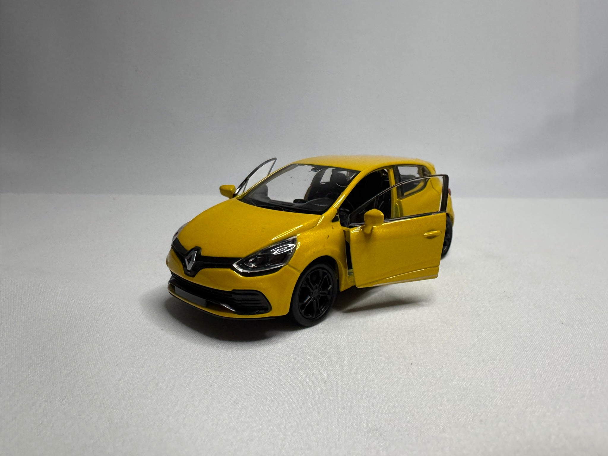 1:38 Welly Renault Clio IV Hatchback 2012-2020 Yellow #108