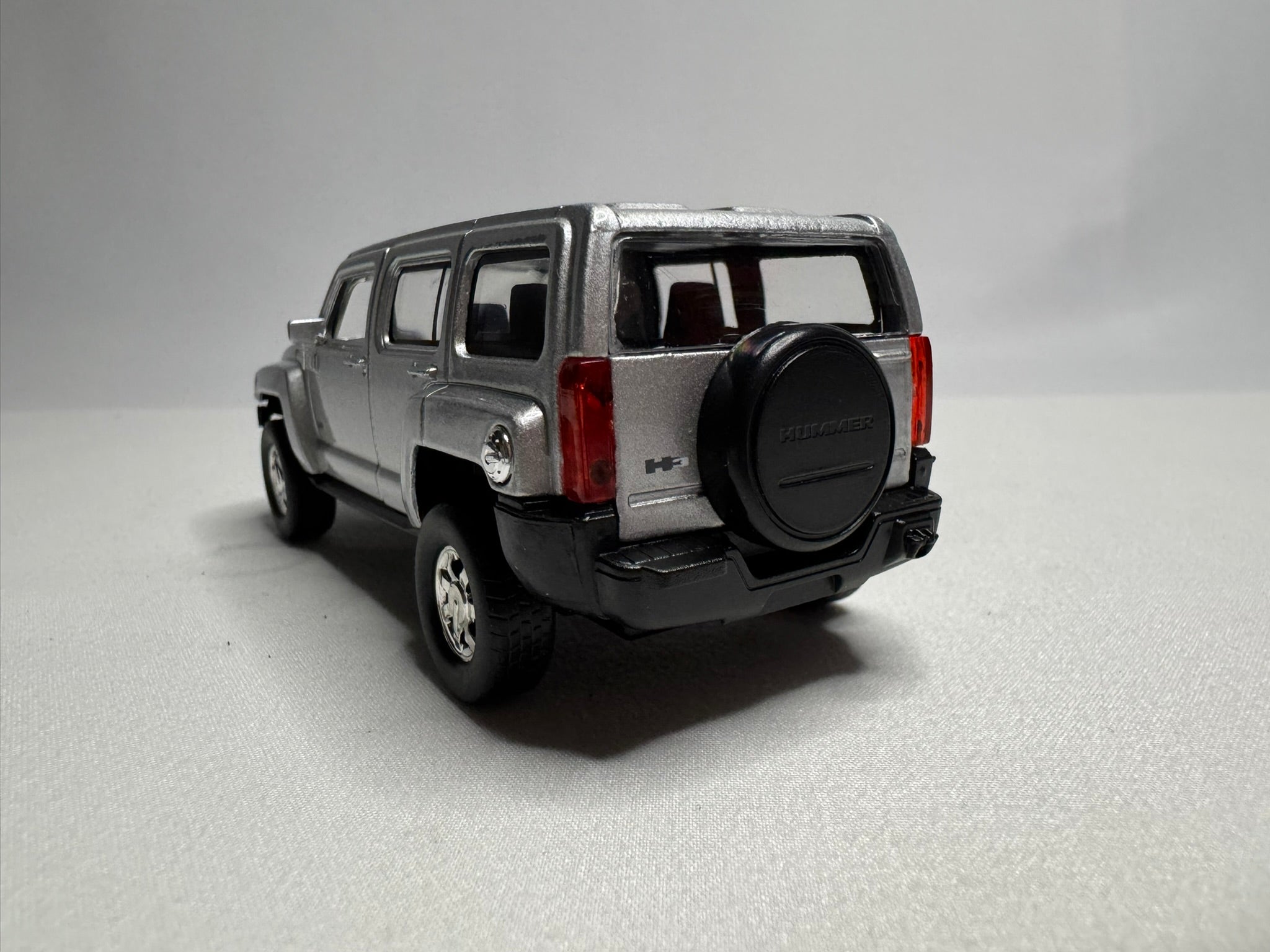 1:38 Welly Hummer H3 Silber #110