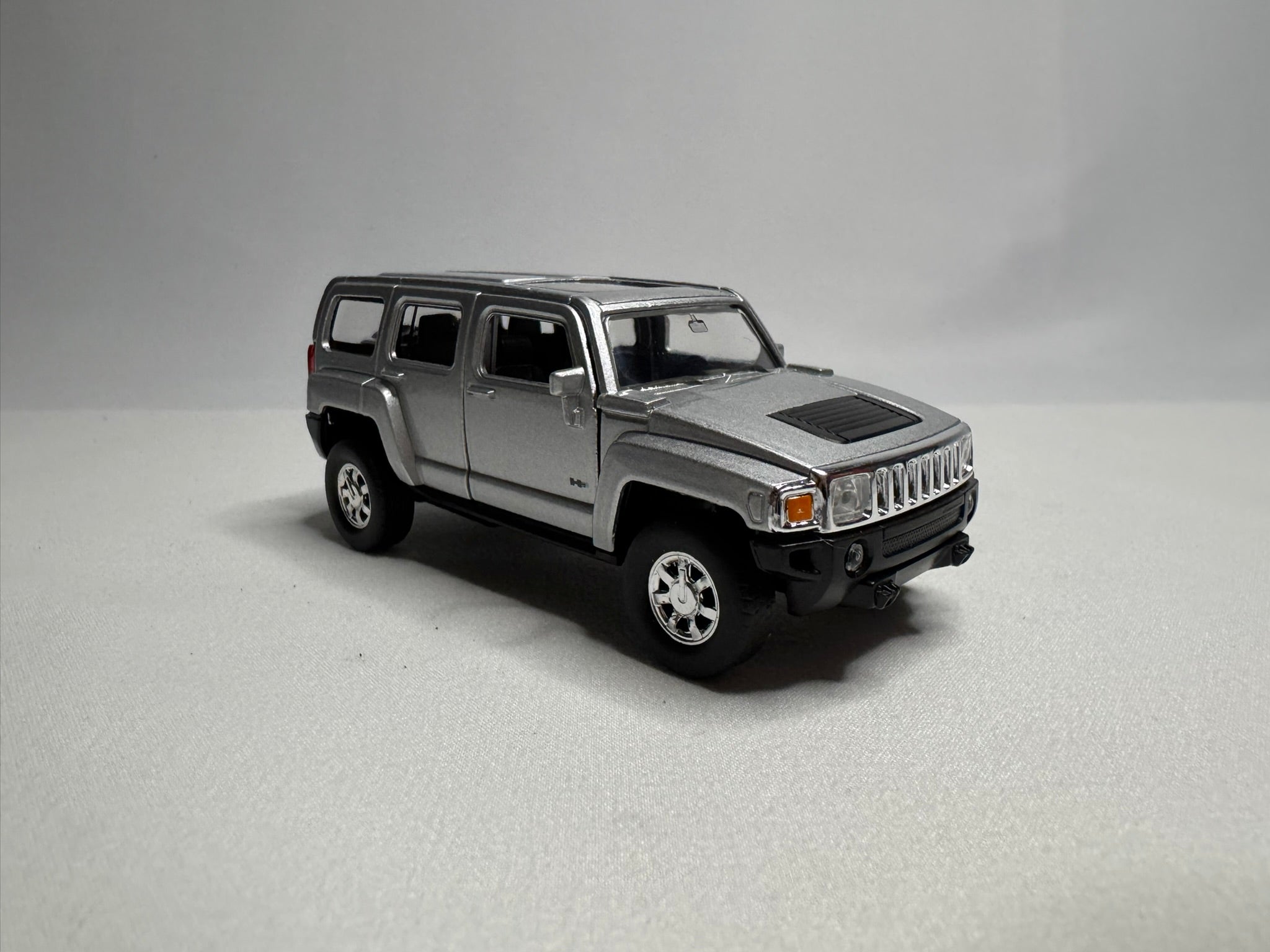 1:38 Welly Hummer H3 Silber #110