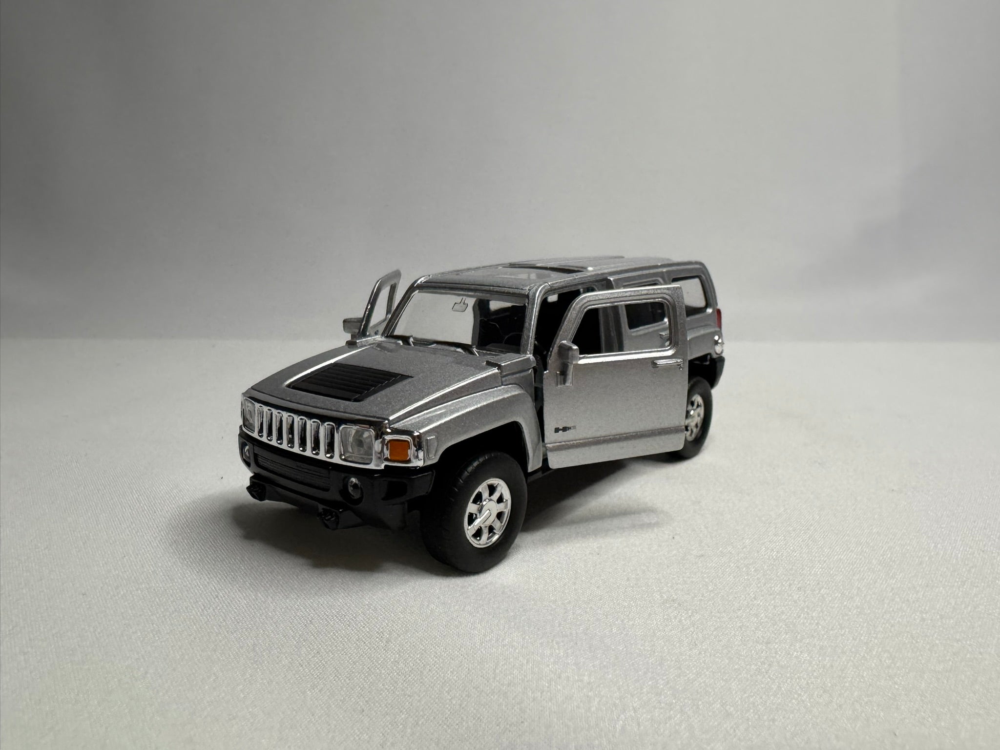1:38 Welly Hummer H3 Silber #110