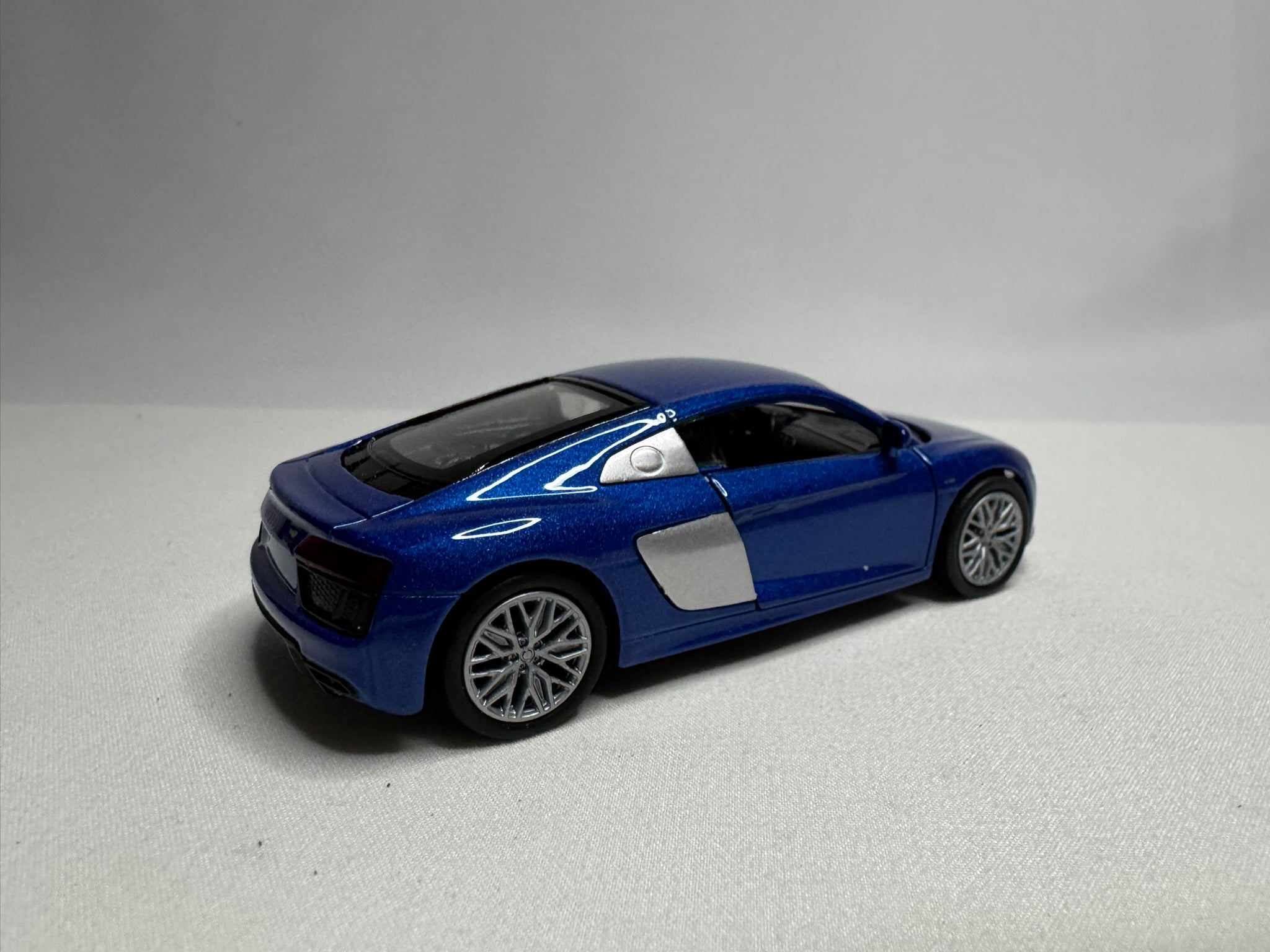 1:38 Welly 2016 Audi R8 Coupé V10 Blau #111