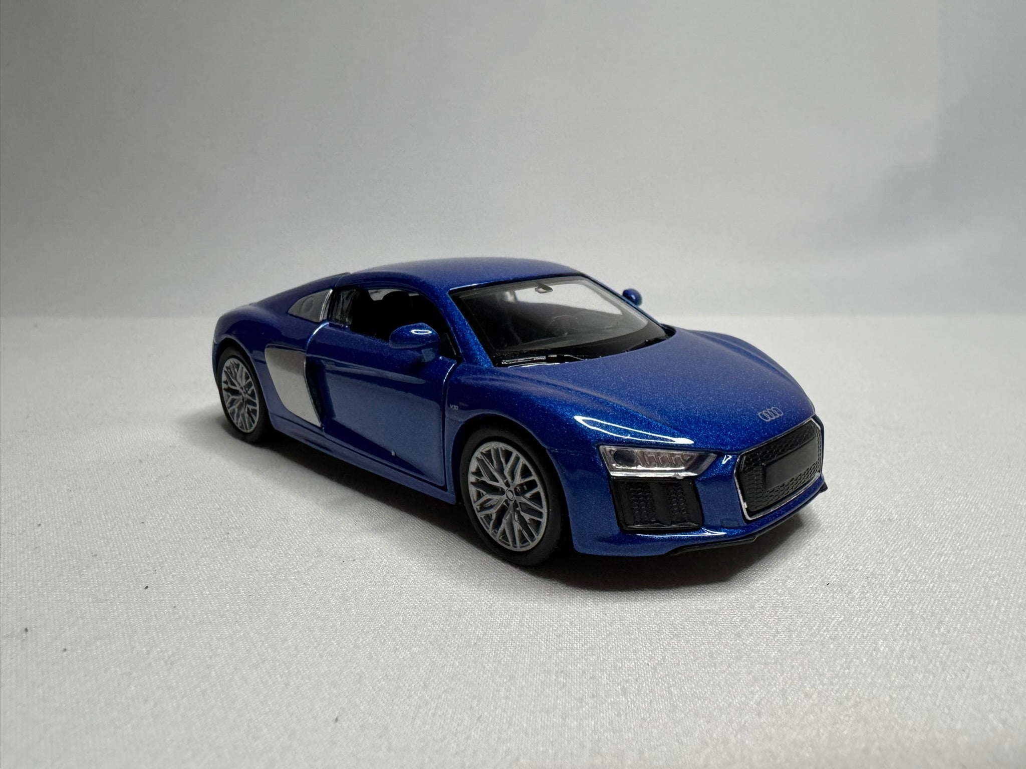 1:38 Welly 2016 Audi R8 Coupé V10 Blau #111