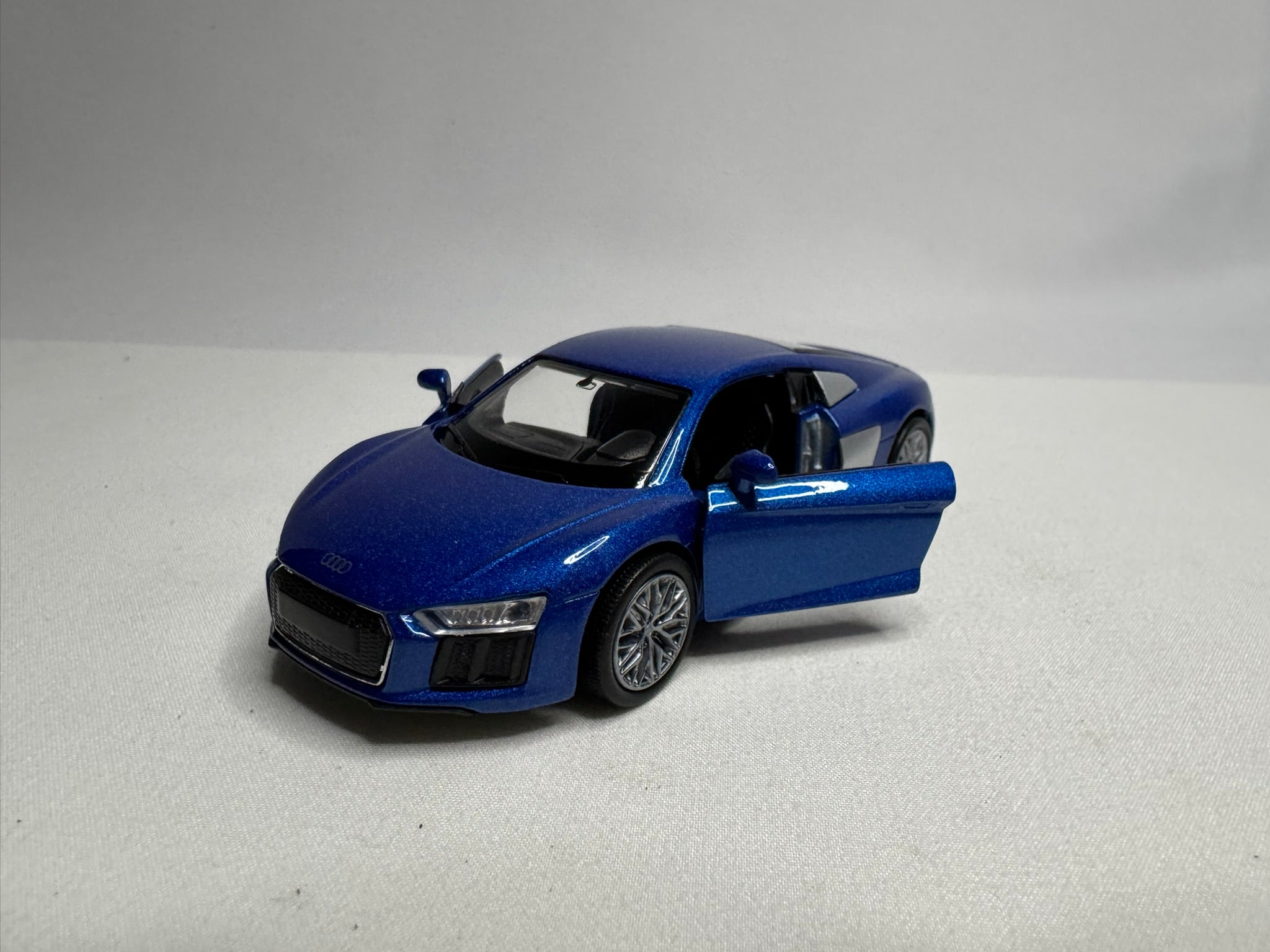 1:38 Welly 2016 Audi R8 Coupé V10 Blau #111