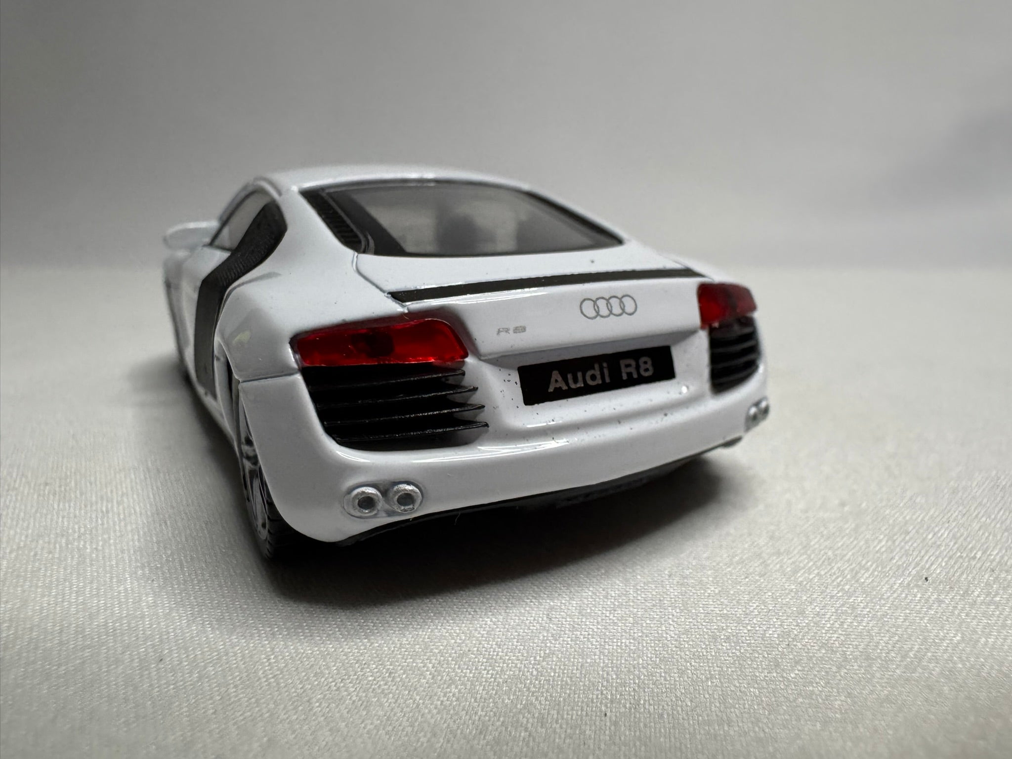 1:43 Welly 2007 Audi R8 Coupé Weiß #114