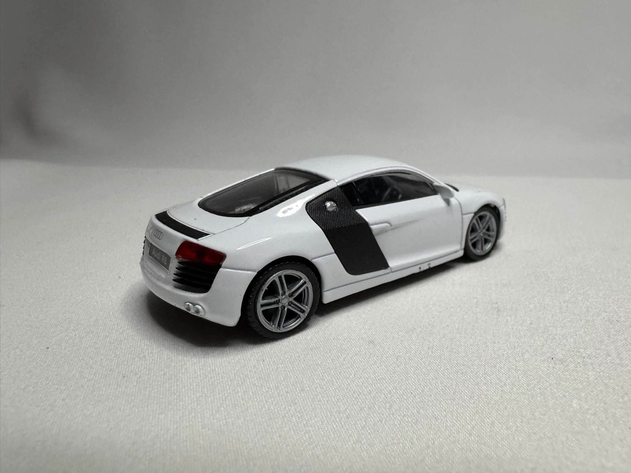 1:43 Welly 2007 Audi R8 Coupé Weiß #114