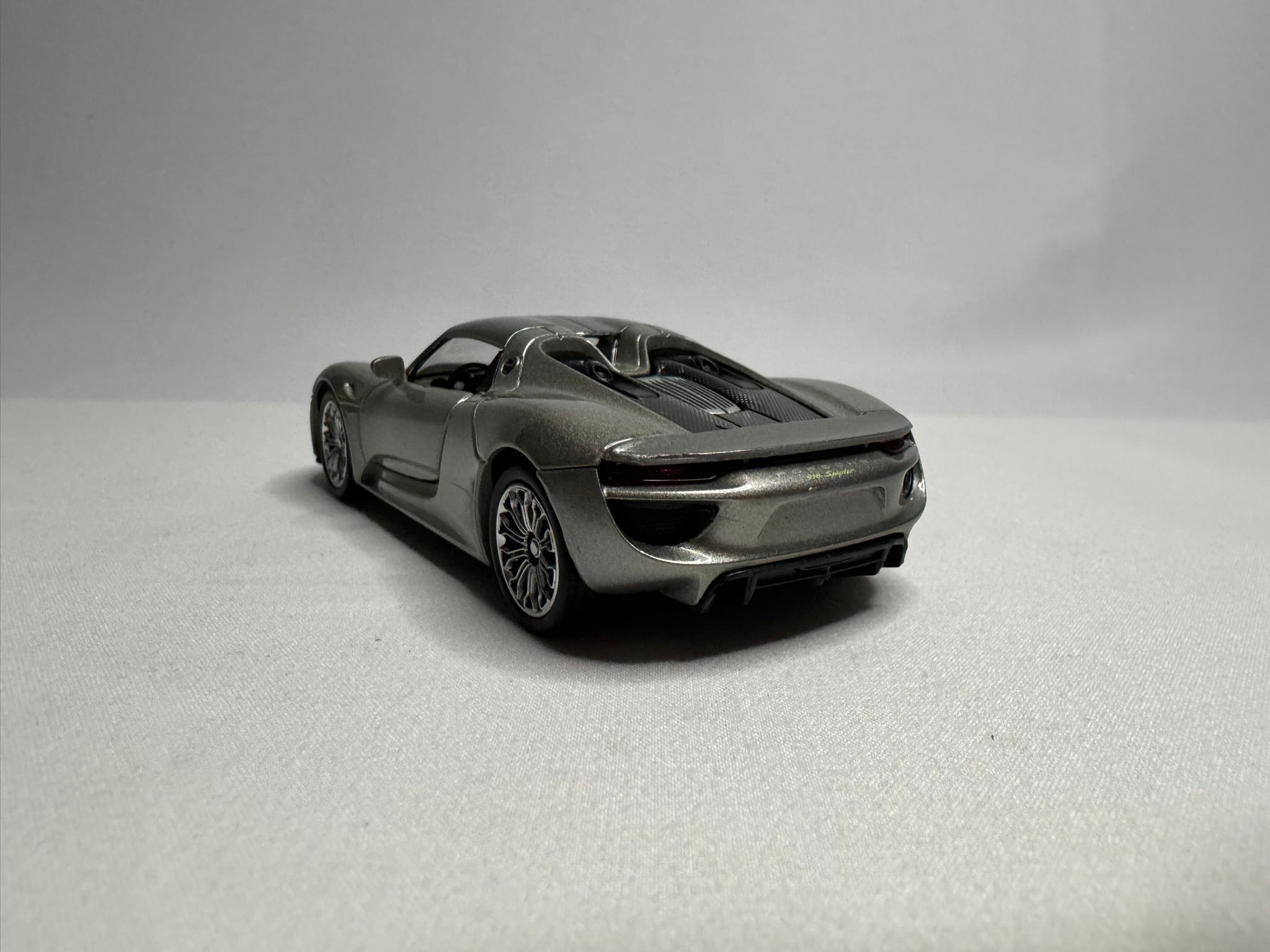 1:38 Welly Porsche 918 Spyder Hard-top Silber #115