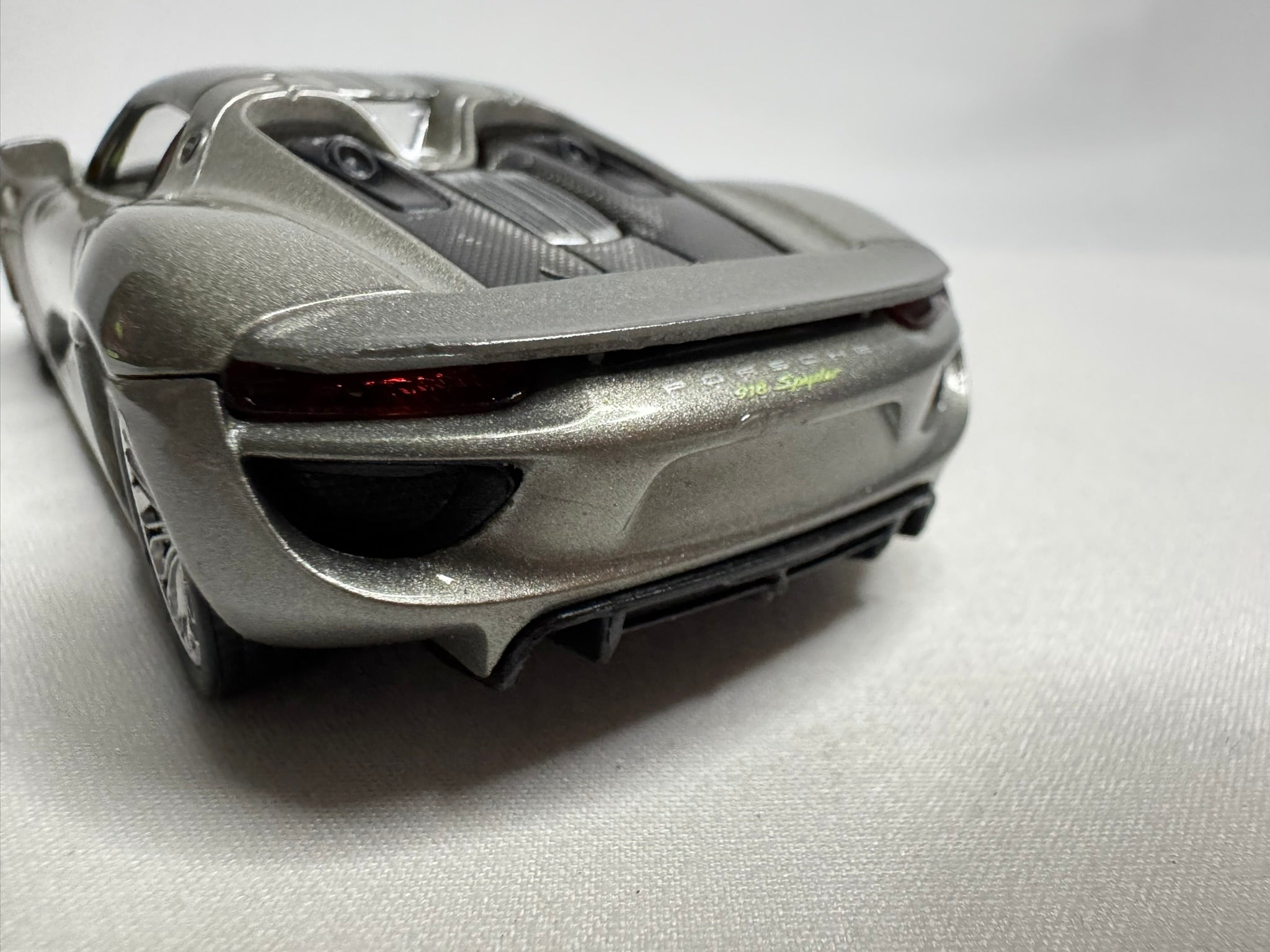 1:38 Welly Porsche 918 Spyder Hard-top Silber #115