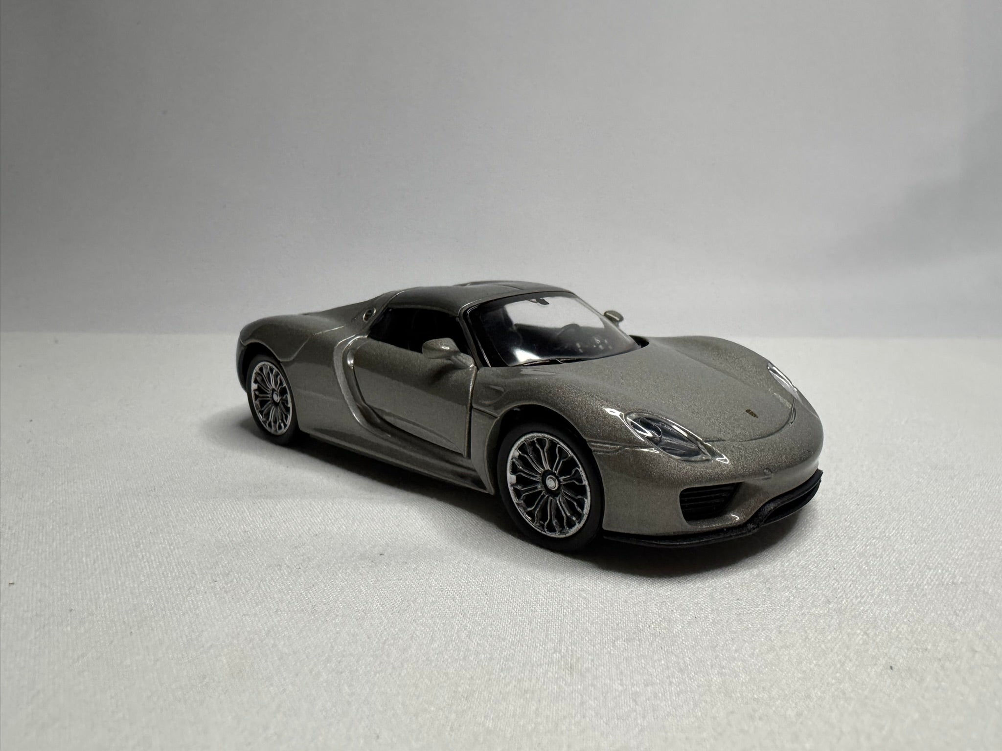 1:38 Welly Porsche 918 Spyder Hard-top Silber #115