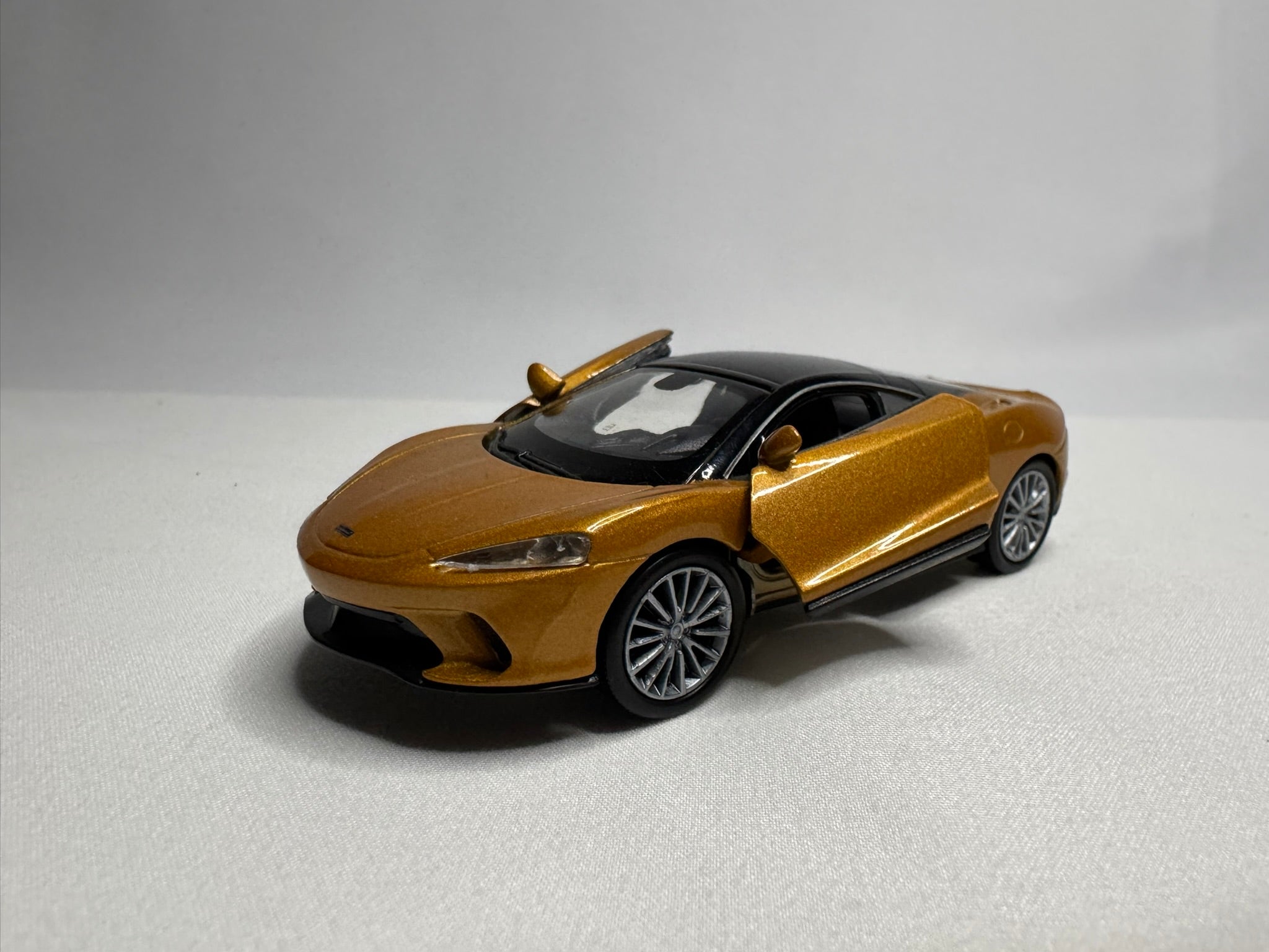 1:38 Welly McLaren GT 2019-2023 Orange #117