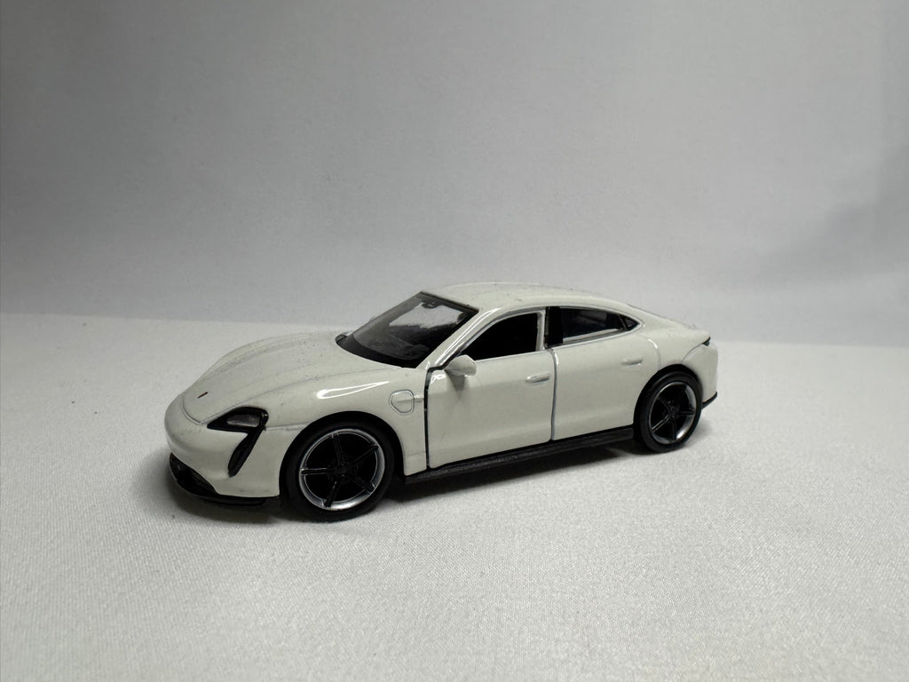 1:38 Welly Porsche Taycan Turbo S 2019-2025 Weiß #125