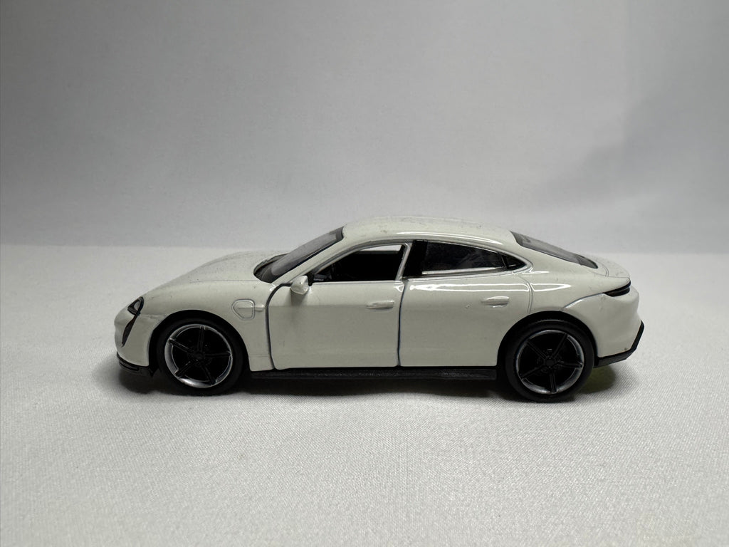 1:38 Welly Porsche Taycan Turbo S 2019-2025 Weiß #125