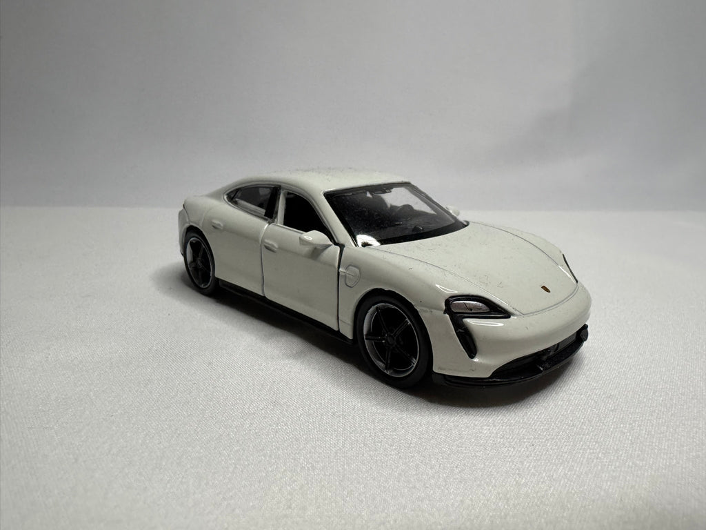 1:38 Welly Porsche Taycan Turbo S 2019-2025 Weiß #125