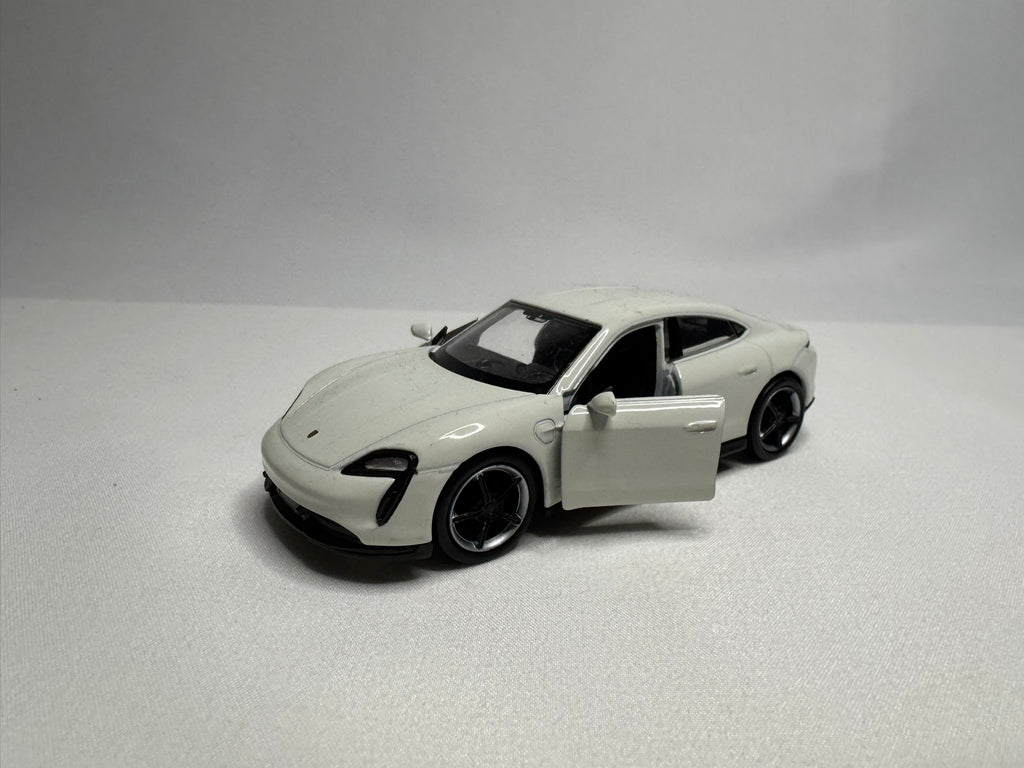 1:38 Welly Porsche Taycan Turbo S 2019-2025 Weiß #125