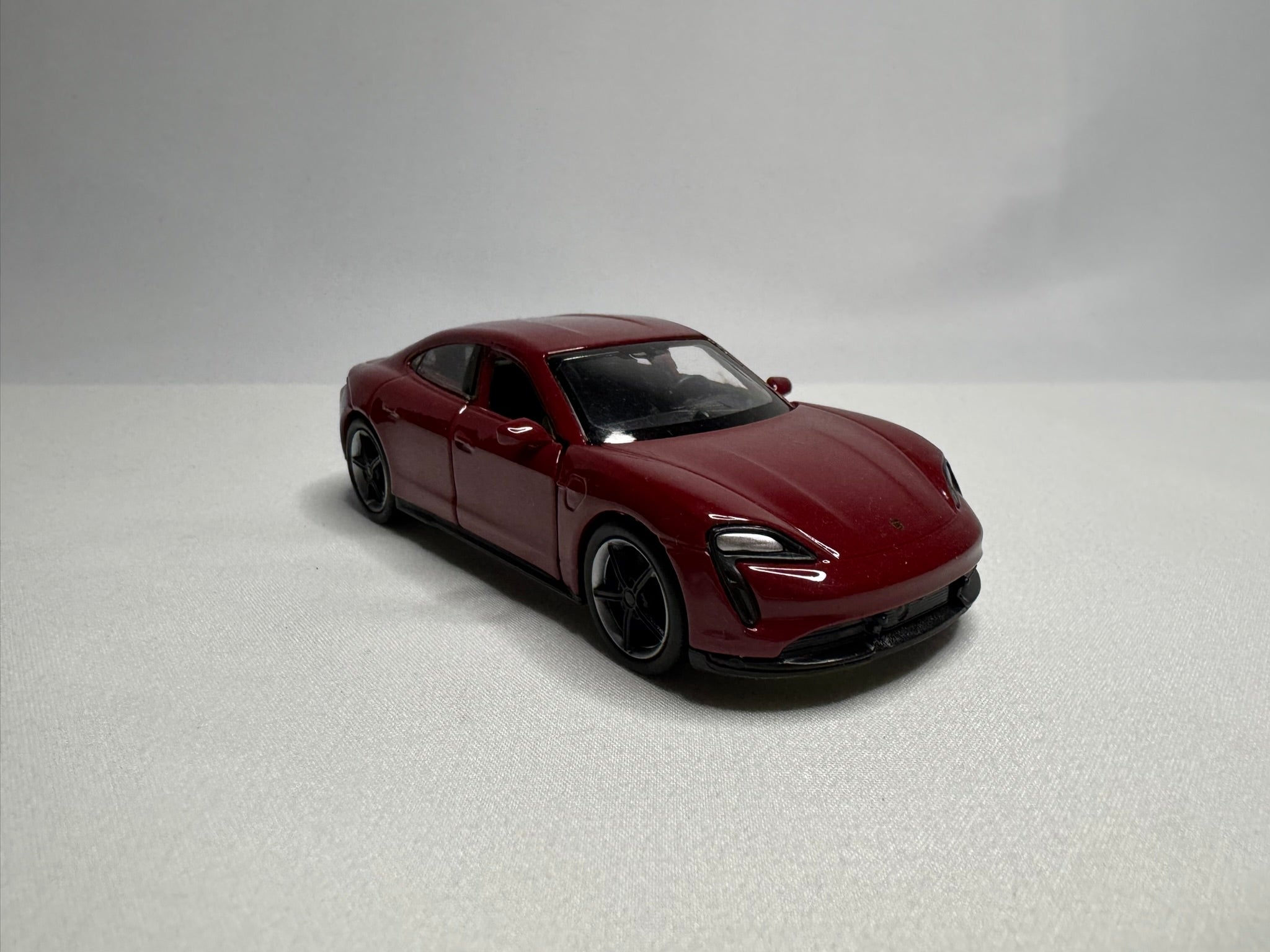 1:38 Welly Porsche Taycan Turbo S 2019-2025 Rot #126