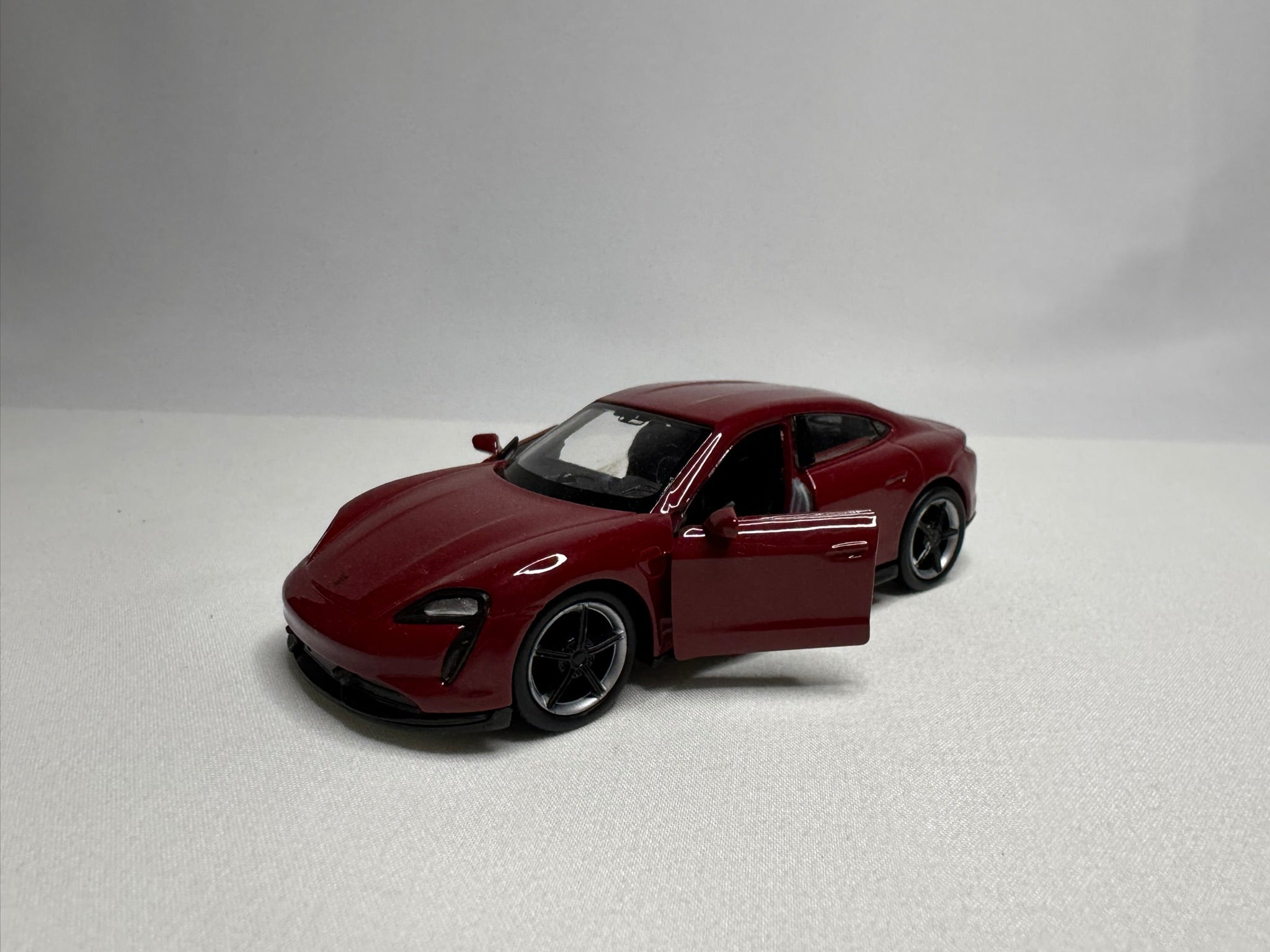 1:38 Welly Porsche Taycan Turbo S 2019-2025 Rot #126