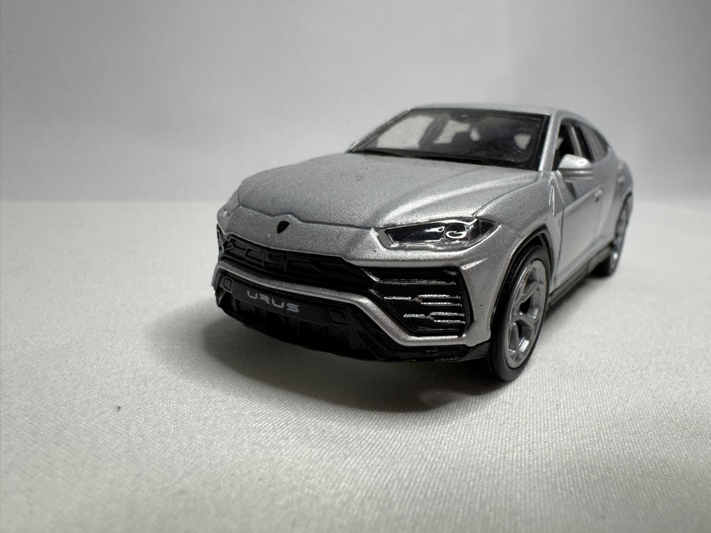 1:38 Welly Lamborghini URUS Silber #127