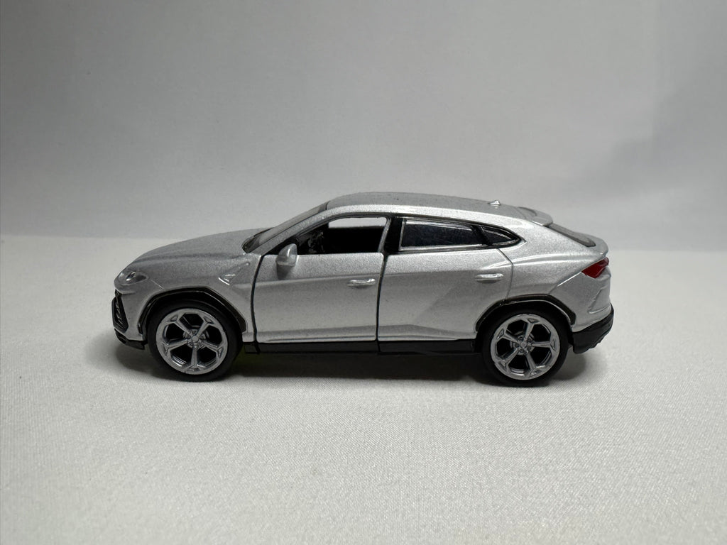 1:38 Welly Lamborghini URUS Silber #127