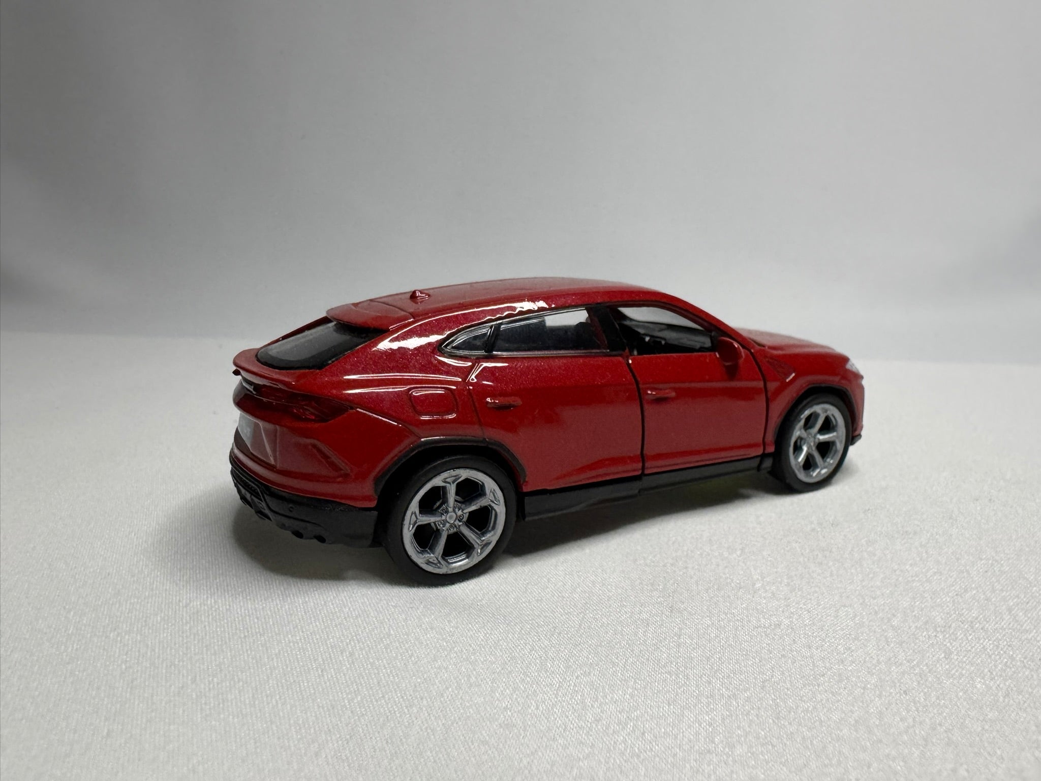 1:38 Welly Lamborghini URUS Rot  #129